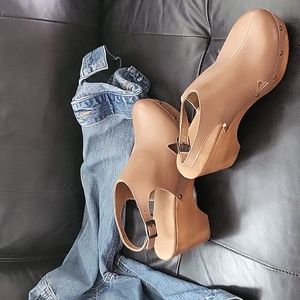 Austina clogs size 11